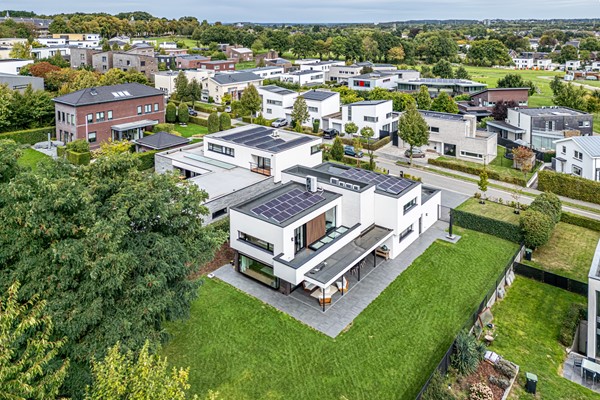 Foto - Te koop: Imposant ontworpen villa uit 2023 die alles te bieden heeft: luxe, comfort en duurzaamheid in de geliefde nieuwbouwwijk Park Hoogveld